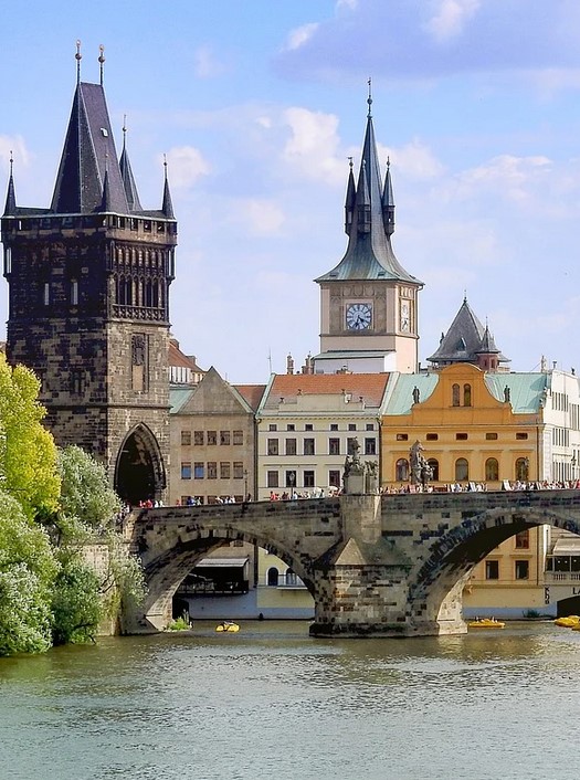 wedding bellow Charles Bridge